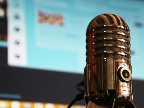 A microphone in front of a laptop screen